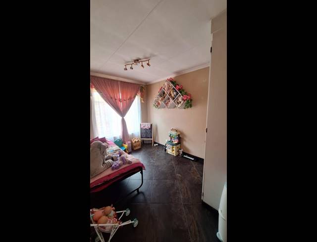 2 BEDROOM PROPERTY TO RENT IN ROOIHUISKRAAL NORTH